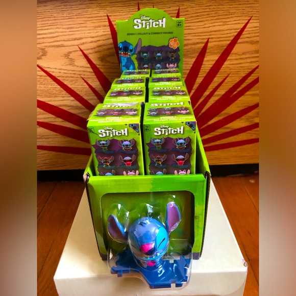 Disney Stitch Series (1): Collect & Connect Figures with Rare Display Case - Picture 1 of 10